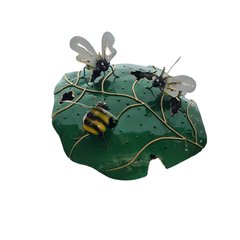 Mosquito coil holder Bees x 3 on leaf 20 cm
