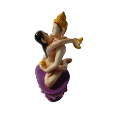 Couple very close in resin 17 cm high