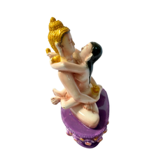Couple very close in resin 17 cm high